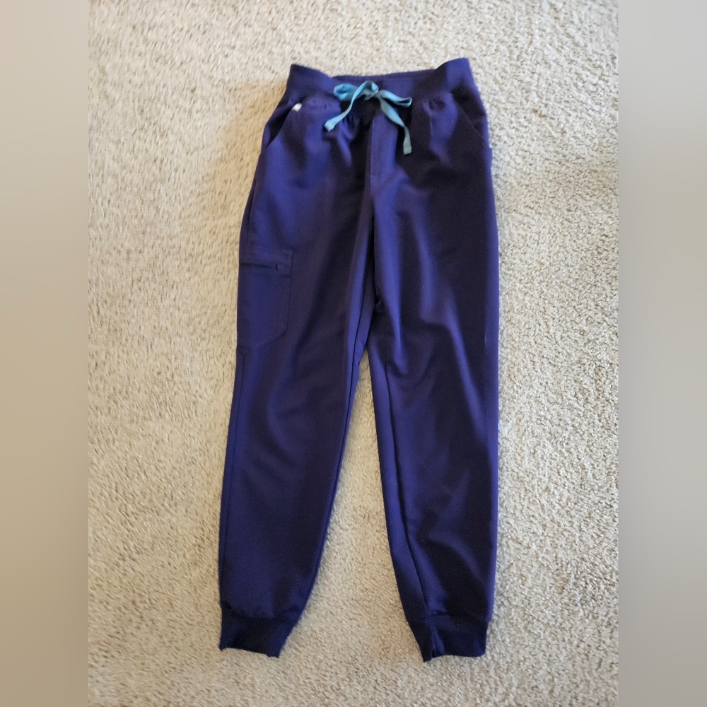 Women's Figs Scrub Set In Purple Jam
